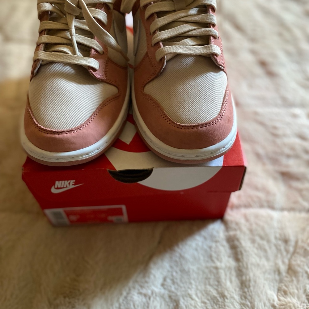Women’s Red stardust & white low retro dunks, size 8.5